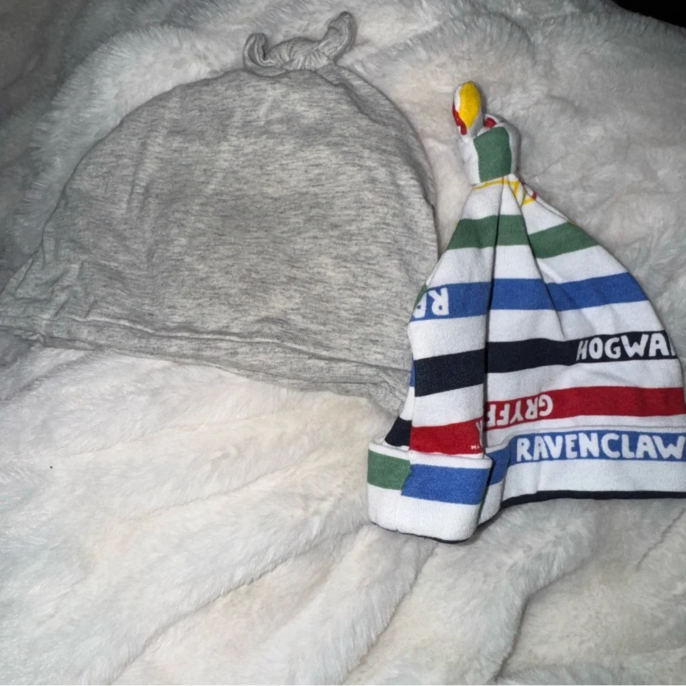 Harry Potter Newborn Hat Lot Of 2 Hedwig And House Hats Baby Excellent Condition - Picture 2 of 3